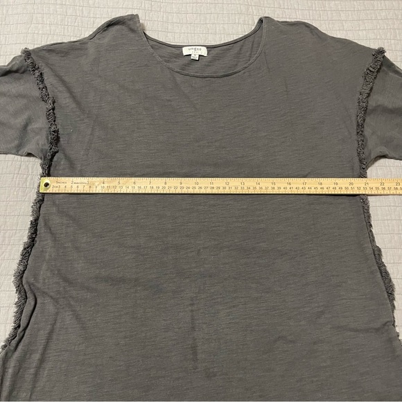 UMGEE Women's Short Sleeve Fringe Trim Hem Side Slit Tunic Top Relaxed Gray Med - Picture 3 of 8